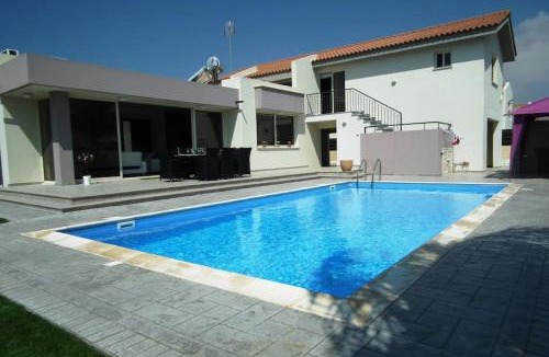 Pervolia Villa | Villa Anthea-beach-private pool