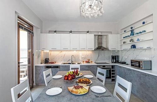 Dilofo Villa | Villa Anthi, with salted water pool,jacuzzi, BBQ!