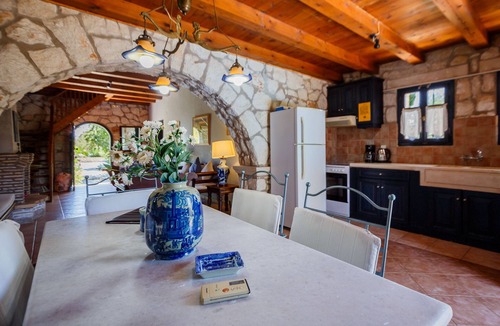 Agia Marina Villa | Villa Artemis Aresti with private pool