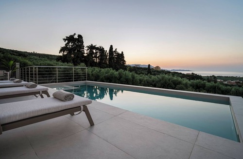 Drapanias House | Villa Aurelia with private pool and jacuzzi