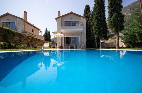 Vlicho Villa | Villa 'Avesta Private Villas - Niovi' with Sea View, Private Pool and Air Conditioning