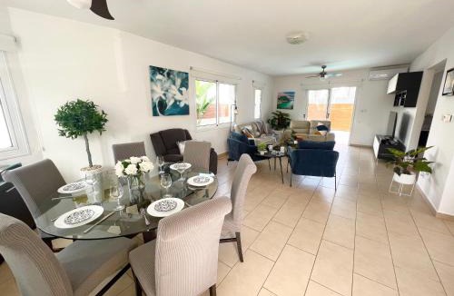 Pernera Villa | Villa Azul