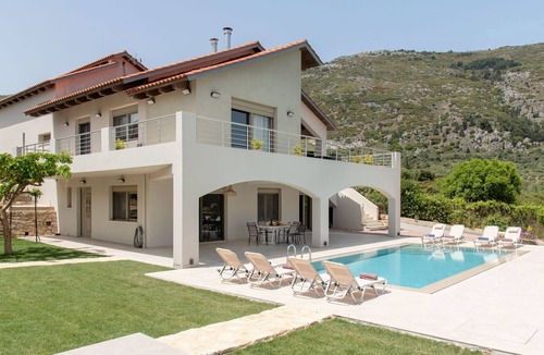Archanes Villa | Villa Belena- Vacation Villa rental with private pool in Crete, 10 km away from the Knossos Palace