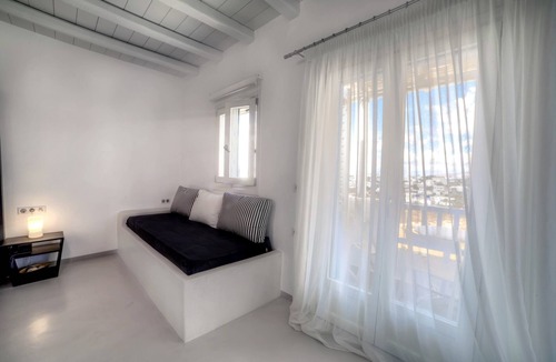 Koufonisia Apartment | Villa 'Bridal Suite Lefkippi' with Private Terrace, Wi-Fi and Air Conditioning