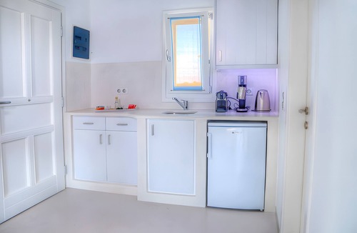 Koufonisia Apartment | Villa 'Cerceis' with Private Terrace, Wi-Fi, and Air Conditioning
