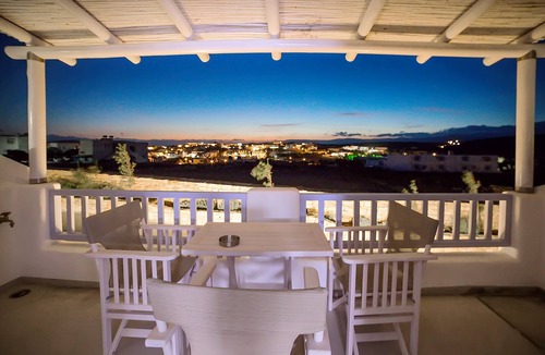 Koufonisia Apartment | Villa 'Cerceis' with Private Terrace, Wi-Fi, and Air Conditioning