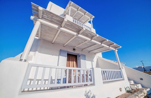 Koufonisia Apartment | Villa 'Cerceis' with Private Terrace, Wi-Fi, and Air Conditioning