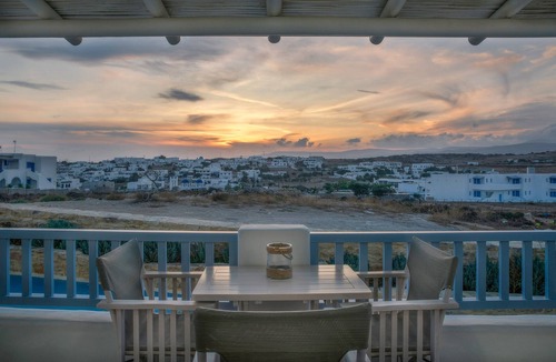 Koufonisia Apartment | Villa 'Cerceis' with Private Terrace, Wi-Fi, and Air Conditioning