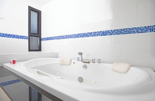 Ban Saiyuan Villa | Villa Chambertin - Villa 3 Chambres Avec Piscine à Rawai
