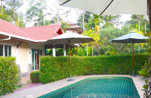 Ko Lanta Cottage | Villa Chao Koh L3. Surrounded by greenery and tropical gardens, near the sea.
