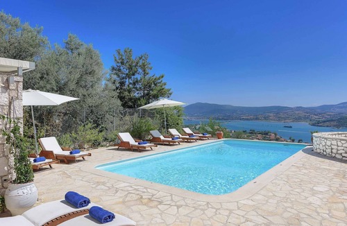 Katouna Villa | Villa Drepanou Bay - Four Bedroom Villa, Sleeps 8