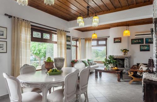 Skopelos Town Villa | Villa Driades Hilltop Residence