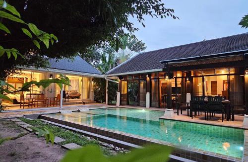 Koh Samui Villa | Villa Emerald Sand - Beach Front 4 Bed Pool Villa