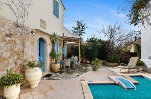 Plaka Villa | Villa Epavlis - Three Bedroom Villa, Sleeps 6