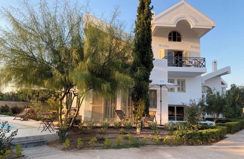 Aegina Apartment | Villa for up to 12 guests in the heart of Aegina pistachio fields.