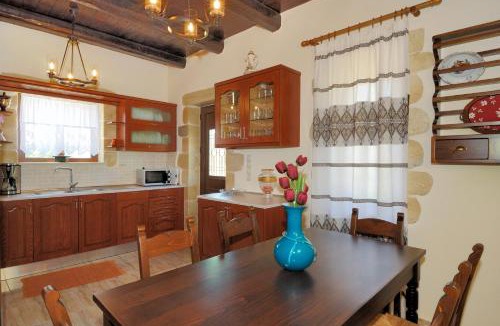 Embrosneros Villa | Villa Georgia