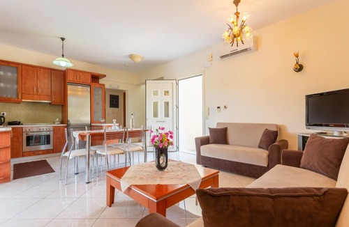 Gerani Villa | Villa Georgia - Three Bedroom Villa, Sleeps 6