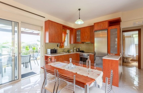 Gerani Villa | Villa Georgia - Three Bedroom Villa, Sleeps 6