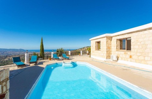 Peristerona Villa | Villa Heaven