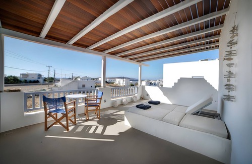 Koufonisia Apartment | Villa Ianthi with Private Terrace, Wi-Fi and Air Conditioning
