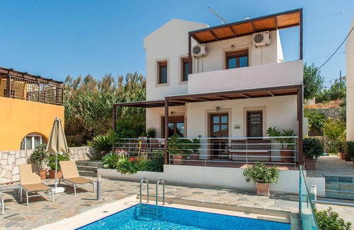 Georgioupolis Villa | Villa in Kournas Overlooking Giorgioupolis Bay
