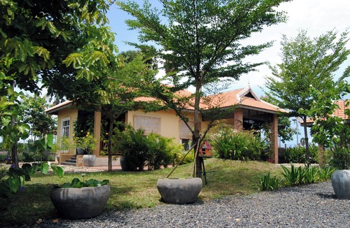 Kampot Villa | Villa individuelle climatisée avec piscine et jardin exotique à Kampot Cambodge