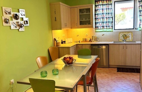 Loutraki House | Villa Korina" Summary