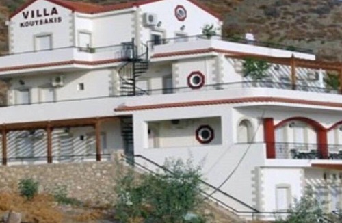 Crisostomos Hotel | Villa Koutsakis