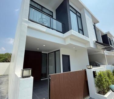 North Pattaya Villa | Villa La Richie - Luxury Townhouse in a comfortable area
