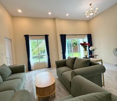 San Pa Thong Villa | Villa Lacroix 2 BR 2 Bathtub Organic Farm