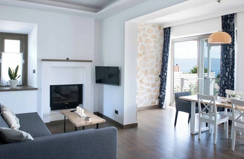 Karavomylos Villa | Villa Lefkiena - Three Bedroom Villa, Sleeps 6