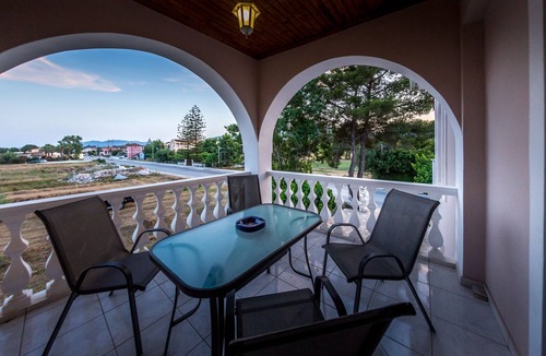 Agrilia House | Villa livadi family and groups place