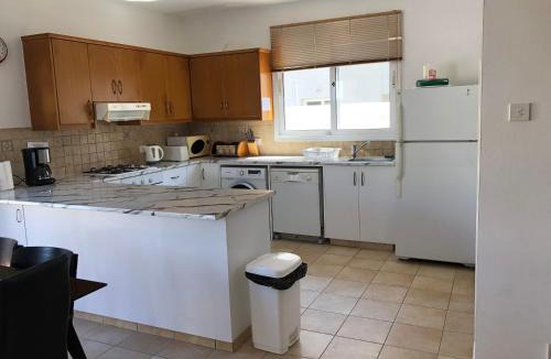 Ayia Thekla Villa | Villa Lola