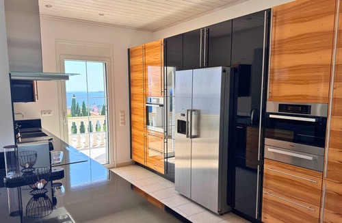 Grizokambos House | Villa Mandola, exclusive dream villa with pool and sea views in Finikounda