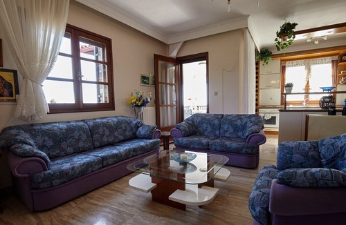 Ouranoupoli Apartment | Villa Maria 1st Floor by Trave in Aristotelis