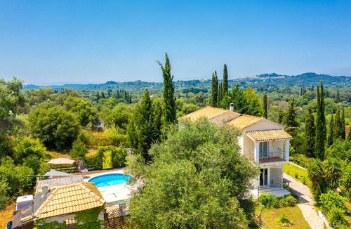 Sfakera Villa | Villa Mavrikia: Large Private Pool, A/C, WiFi, Eco-Friendly