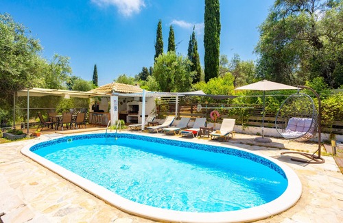 Sfakera Villa | Villa Mavrikia: Large Private Pool, A/C, WiFi, Eco-Friendly