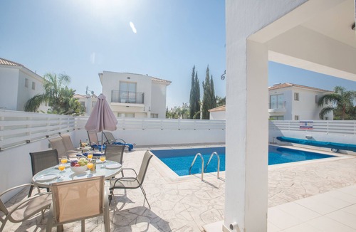 Pernera Villa | Villa Megan,modern 3bdr Villa,close To The Beach
