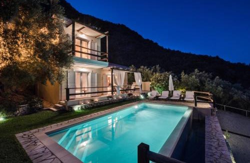 Perigiali Villa | Villa Meliti - private villa with stunning seaviews, infinity pool, close to the beach