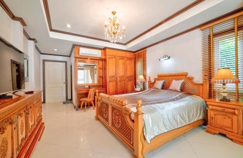 Nong Pla Lai Villa | Villa Nautica Pattaya - 4 BR Luxury Pool Villa With Unique Yacht-house