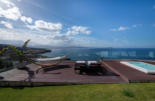 Chania Villa | Villa Nefelia -Luxury 4BR Villa w/Infinity heated Pool/Jacuzzi & Sea View