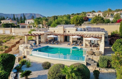 Peyia Town Villa | Villa Nikki - Spacious Villa, Private Pool, Sea Views!