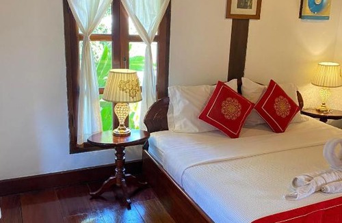 Luang Prabang Hotel | Villa Ouis NamKhan Riverside