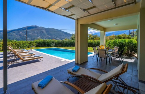 Karavomylos Villa | Villa Rubi by Villa Plus
