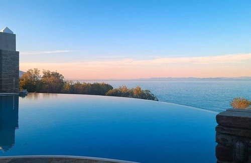 Ormos Agiou Ioannou Apartment | Villa Scorpio, Seafront Luxury & Infinity Pool