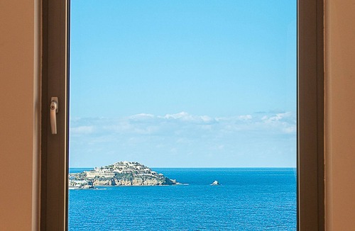 Nea Alikarnassos Villa | Villa Sea is the taste of the good life.
