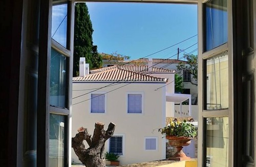 Spetses House | Villa Spetses 4BR downtown close to Agios Mamas Beach