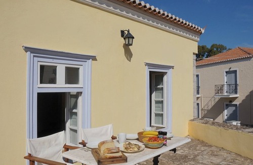 Spetses House | Villa Spetses 4BR downtown close to Agios Mamas Beach