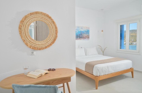 Gavrio House | Villa & Studio Hydroussa Sea View