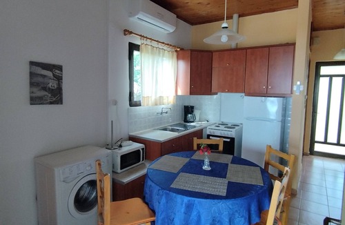 Kompi House | Villa Takis Haikos two minutes walk beach peroulia
